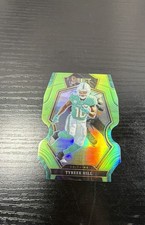 2022 Panini Select - Premier Level Tyreek Hill #162 Neon Green Prizm Die-Cut...
