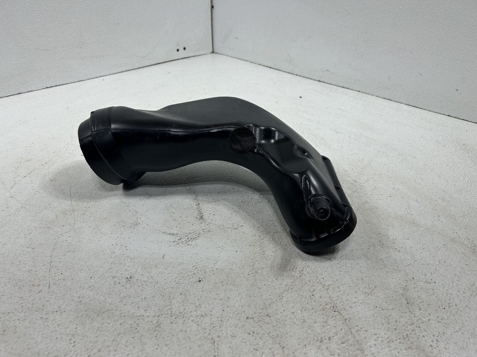 2016 17 18 19 20 2021 MCLAREN 570S REAR LEFT AIR INTAKE DUCT TUBE 13F0681CP OEM