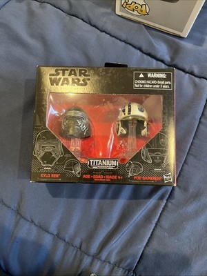 Star Wars Black Series Titanium Die-Cast X-Wing #02 + Kylo Ren Poe Helmets #01