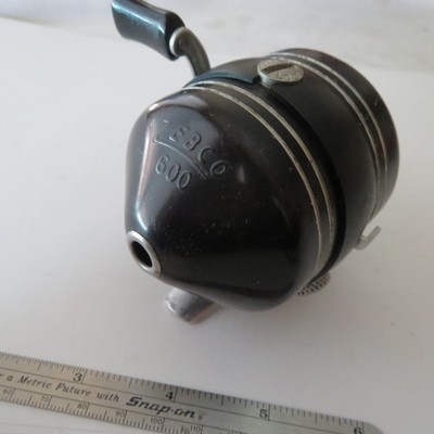 FISHING REELS  ZEBCO 600 CLOSED REEL ADJUSTABLE DRAG VINTAGE METAL FOOT  WORKING