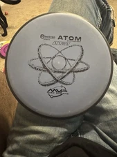 MVP Atom — Electron Plastic — Blue/Black Rim — 3/3/0/1 — Putt & Approach