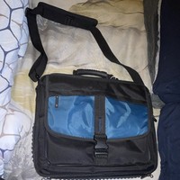 Targus Padded Universal Laptop Shoulder/Messenger Bag, Black & Blue Solid