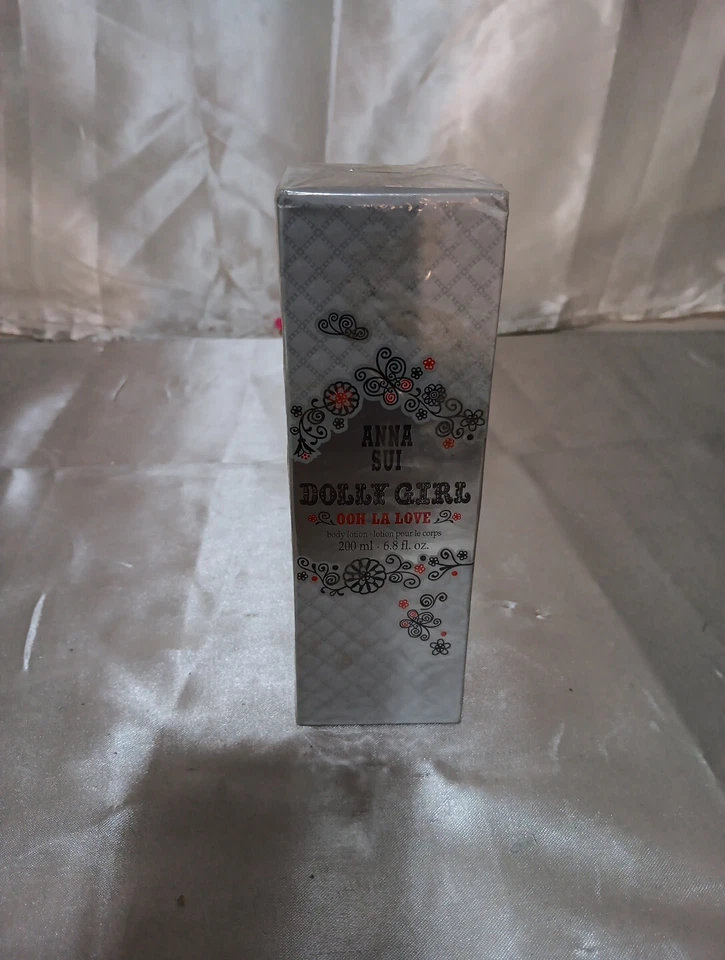 Loción corporal ANNA SUI "DOLLY GIRL" OOH LA LOVE 6,8 FL. OZ. Caja sellada Foto 3 de 4
