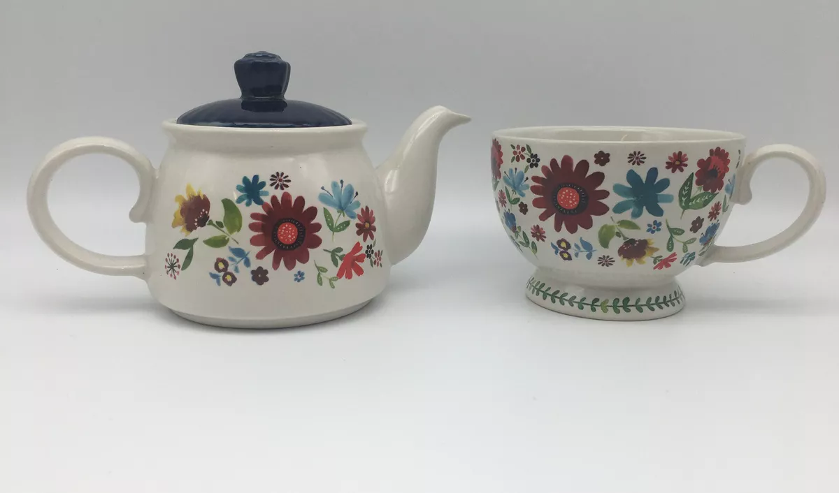 Teapot and teacup outlet set