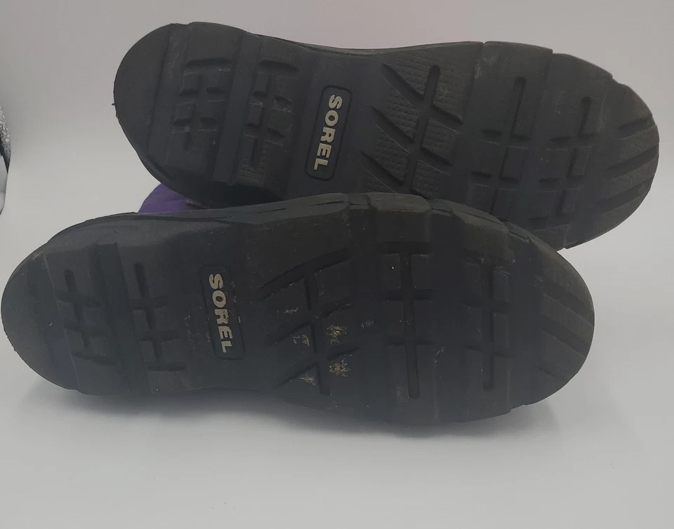 Sorel Flurry Youth Big Boys TEEN tamanho 7 preto/vermelho/roxo forrado de feltro impermeável - Imagem 3 de 4