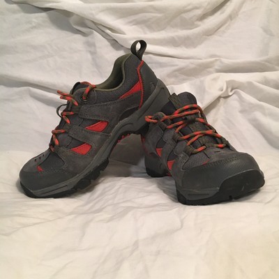 boys trail shoes