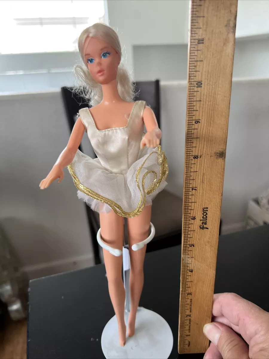 1976 Ballerina Barbie Original Tutu One Loose Leg Click Legs