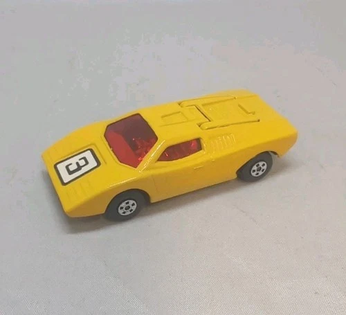 Matchbox Lesney Superfast No27 LAMBORGHINI COUNTACH in YELLOW with BLACK BASE