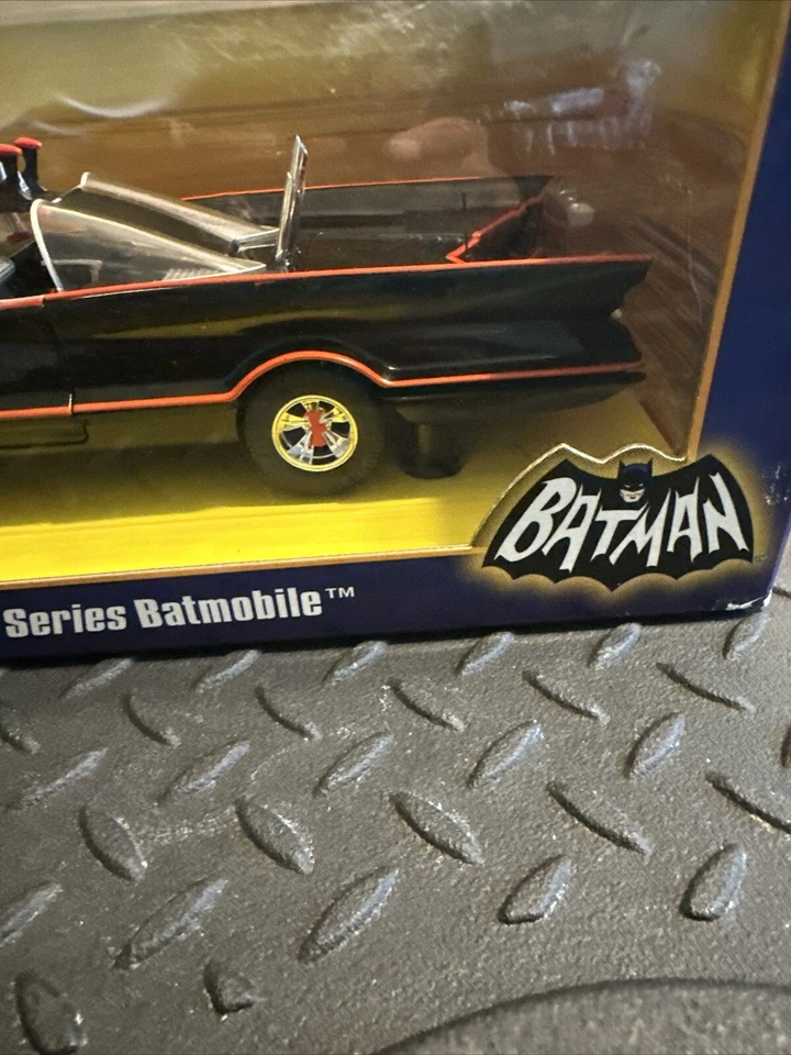 Hot Wheels Elite 1:18 Batmobile 1966 Classic Batman & Robin,Signed:GEORGE BARRIS - Image 3 of 4