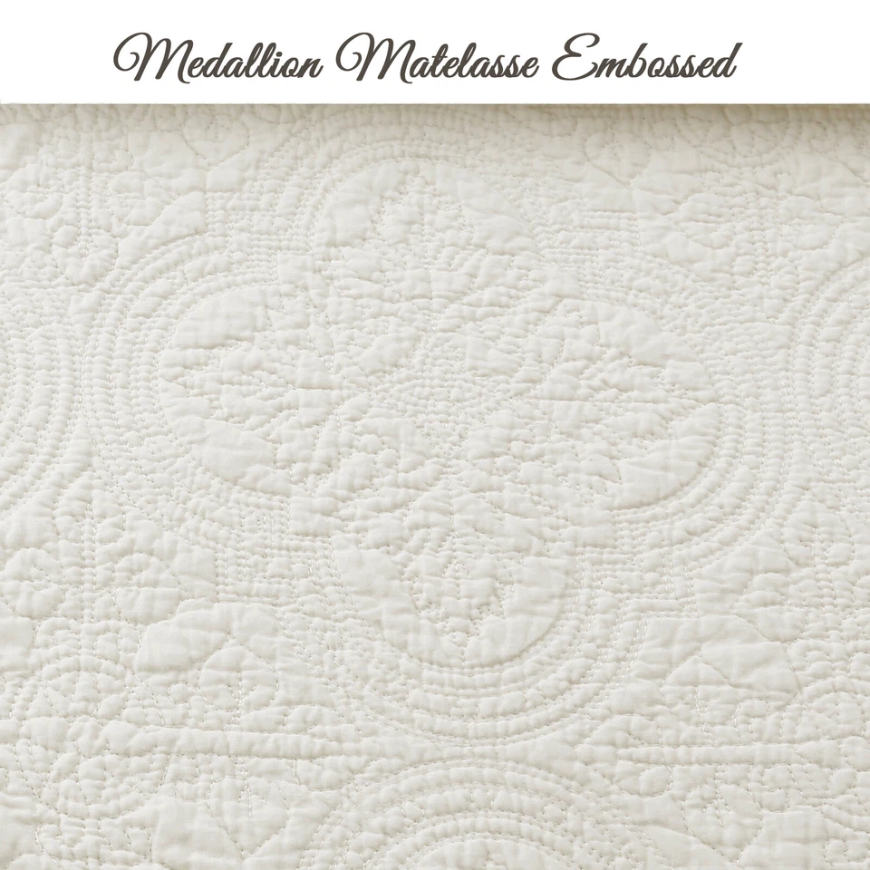 Ivory Matelasse Medallion Scalloped Reversible Cotton Quilt Set Coverlet - Image 4 of 4