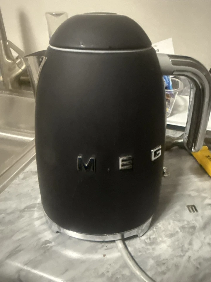 SMEG KLF03BLUS 50s Retro Kettle Auto Shutoff Black - Image 2 of 4