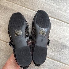 mia nike flyknit flats