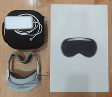 Apple Vision Pro 1TB - 31W Lightseal - Excellent Condition With Accessories