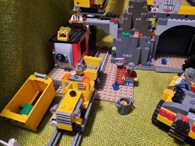 Lego City The Mine 4204 Hard To Find 2012 Gem 5 Minifigures Extra Dump Truck