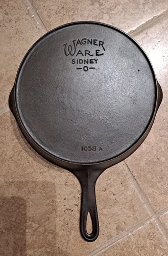Wagner Ware Sidney -0- Cast Iron Skillet #8 with heat ring 1058A
