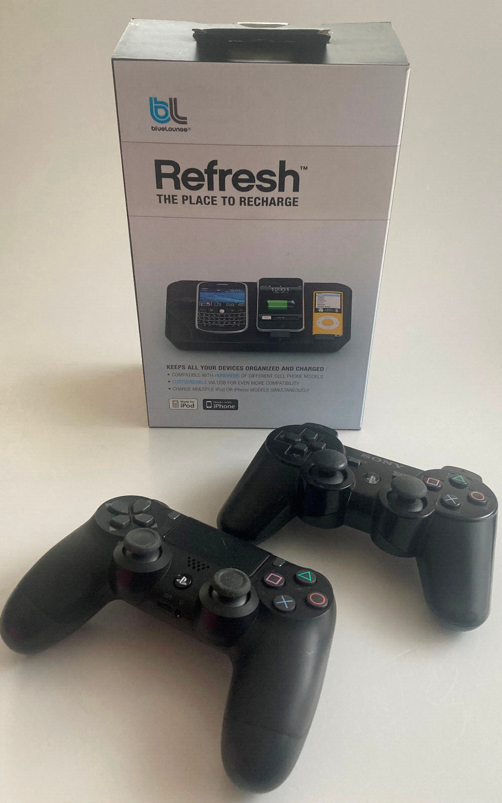 Bluelounge Refresh Designer Ladestation PS3 PS4 Controller zeitgleich schwarz NE