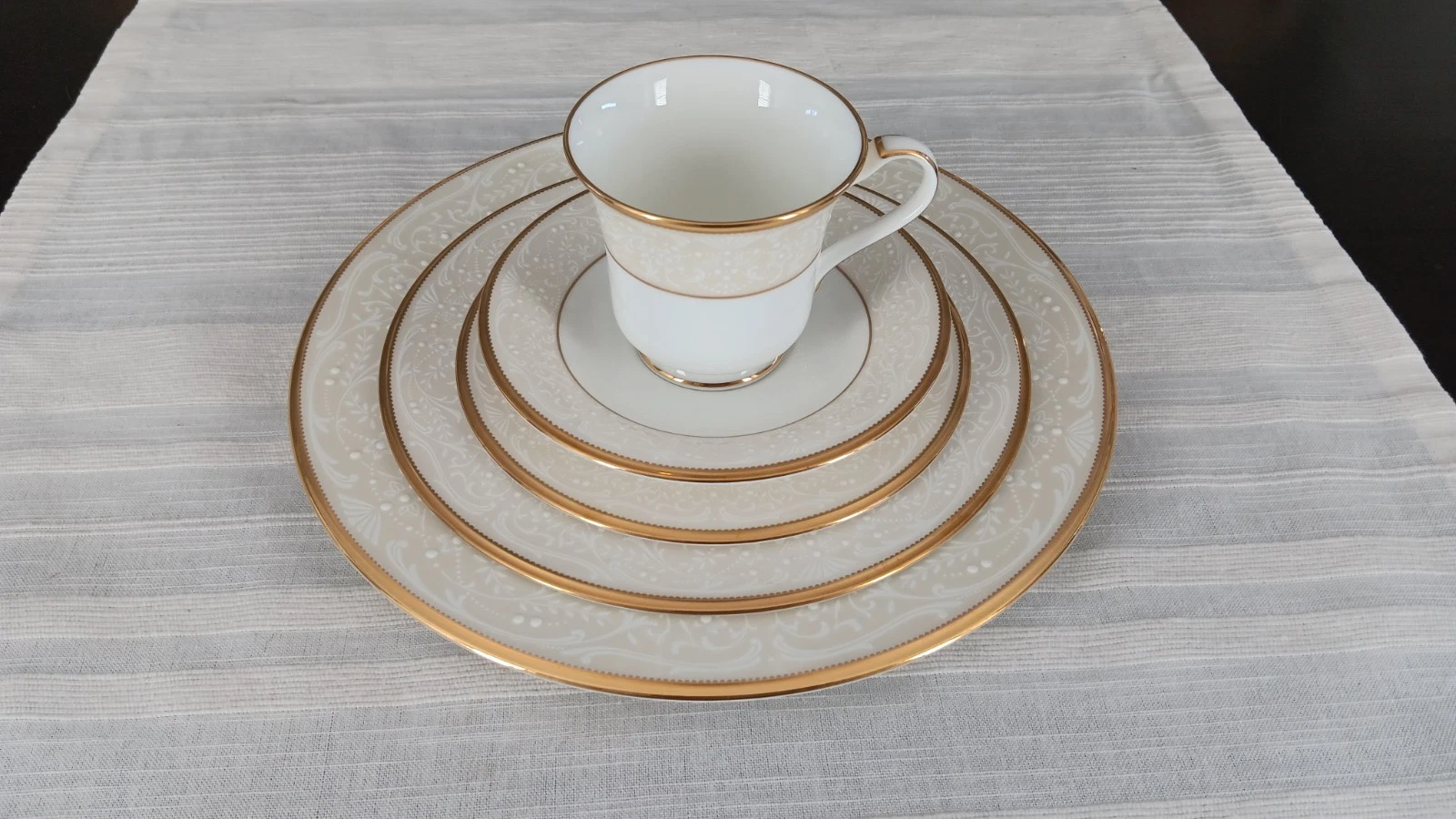 Noritake White Palace Place Setting - Thumbnail 3