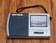 BRITISH FORCES BFBS K-321 SLIM STYLE PORTABLE AM/FM/SW RADIO WORKING RARE