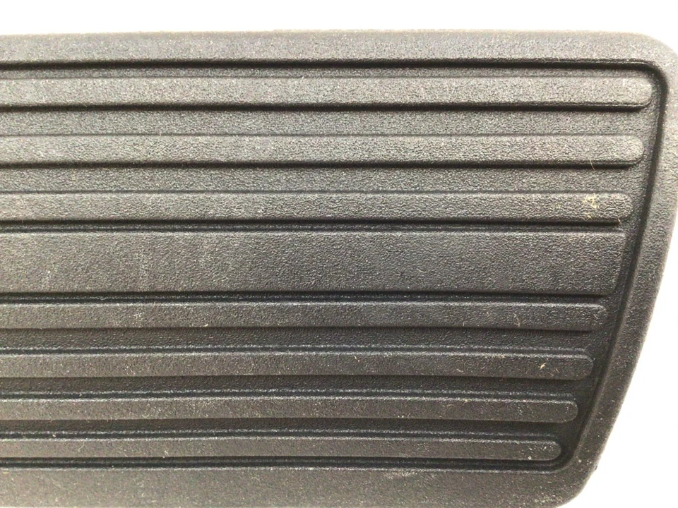 Pastilla de pedal ajustable de freno Chevrolet Silverado Tahoe GMC Sierra Yukon nueva OEM Foto 3 de 4