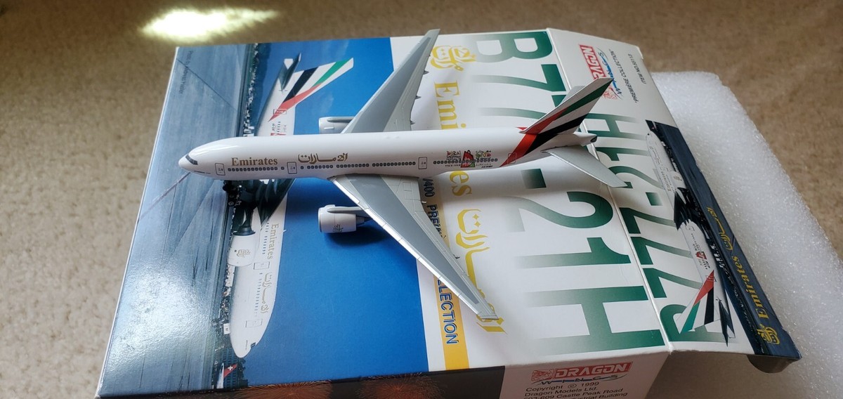 B777-21H エミレーツ　　Dragon B777-21H Emirates Dragon Wings Emirates B777-21H 1:400 55113 Dubai Shopping