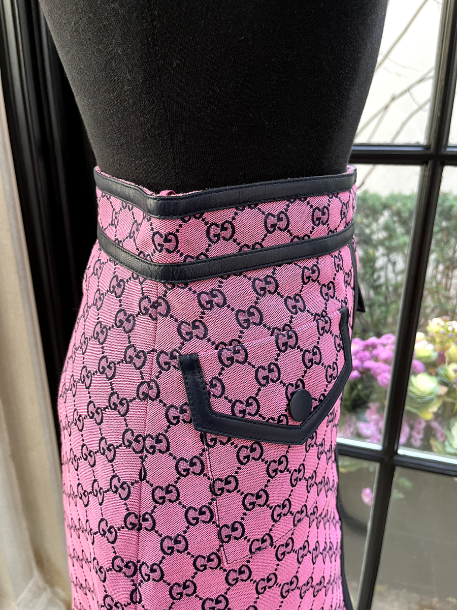 GUCCI GGロゴ ピンク スカート GUCCI GGロゴ ピンク スカート GUCCI GG