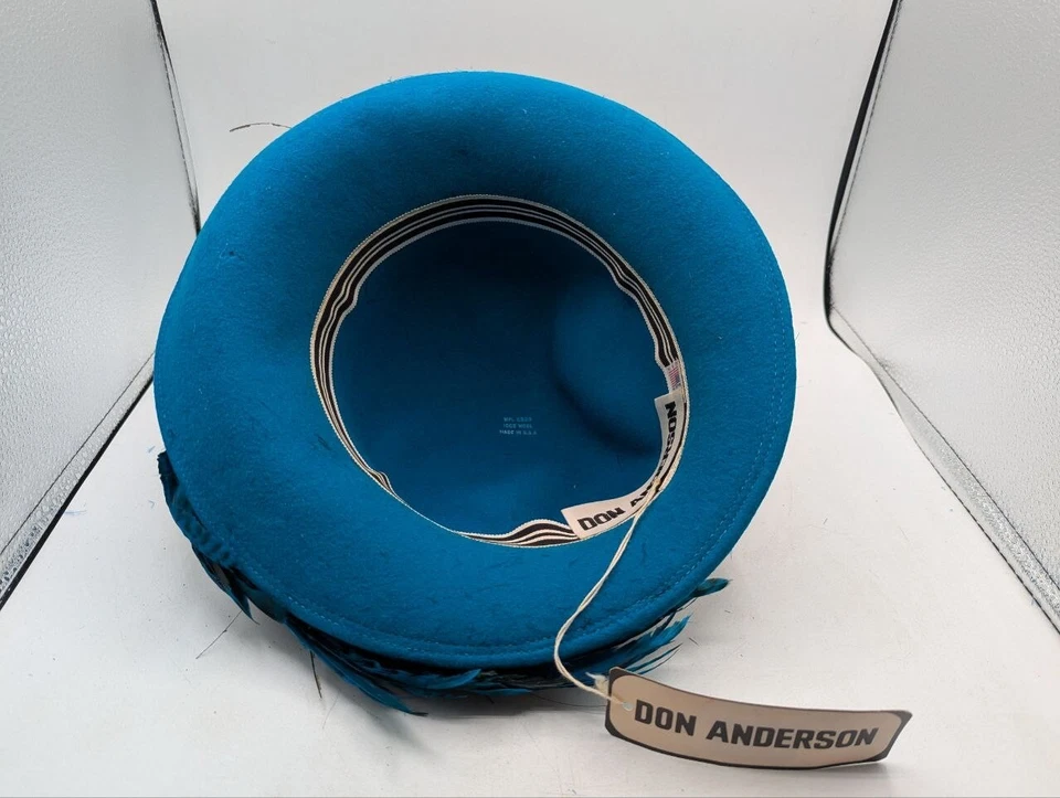 De Colección 100% Lana Hecho en EE. UU. Don Anderson Azul Cloche Sombrero Plumas Boda Derby ON14 Foto 3 de 4