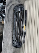 NICE! 2024 2025 2026 Chevrolet Equinox RS Front Center Bumper Grille OEM 🏕️