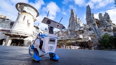 Star Wars Galaxy s Edge BDX Droid Popcorn Bucket In Hand 