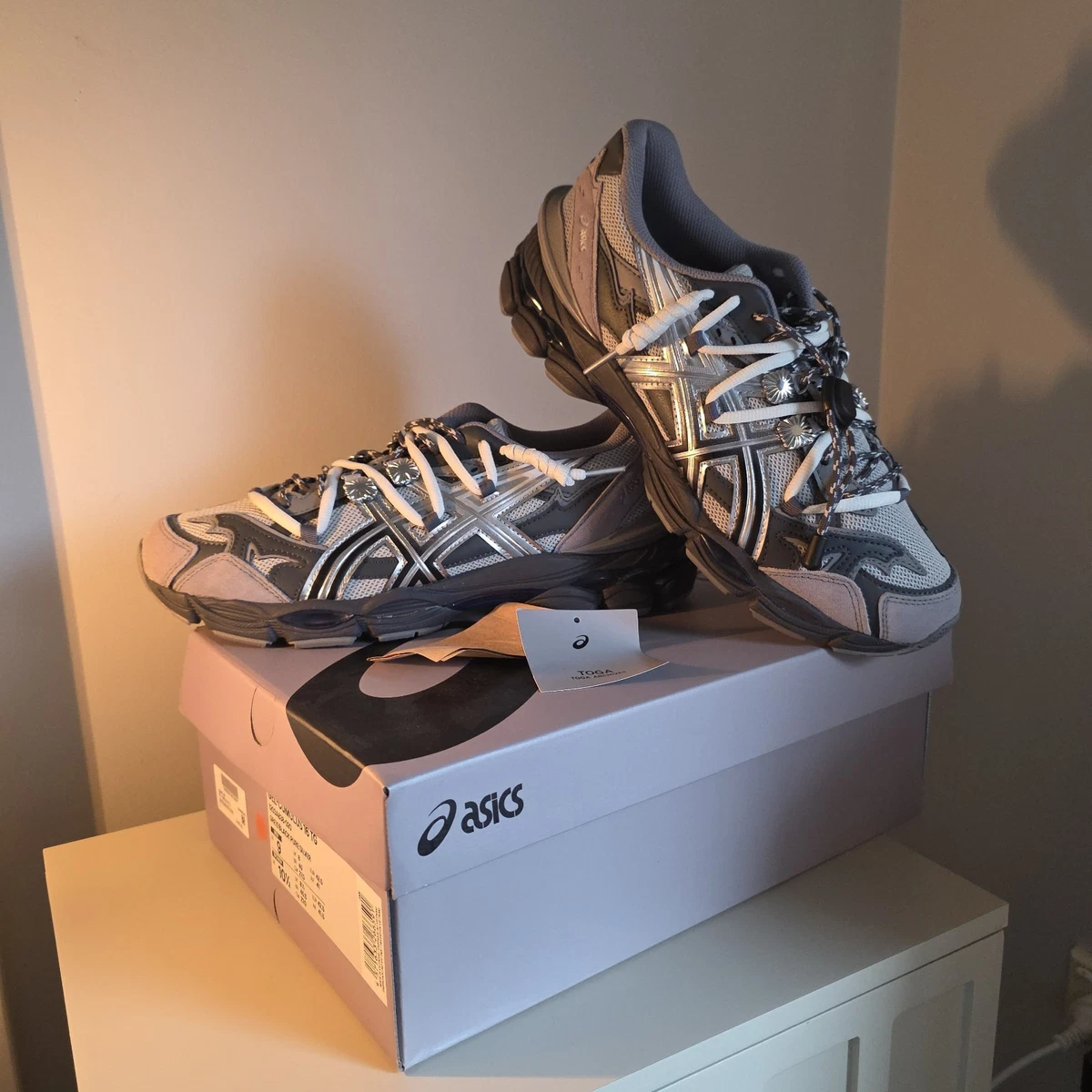 Las mejores ofertas en TOGA x ASICS Gel Cumulus 16 TG Grey Black