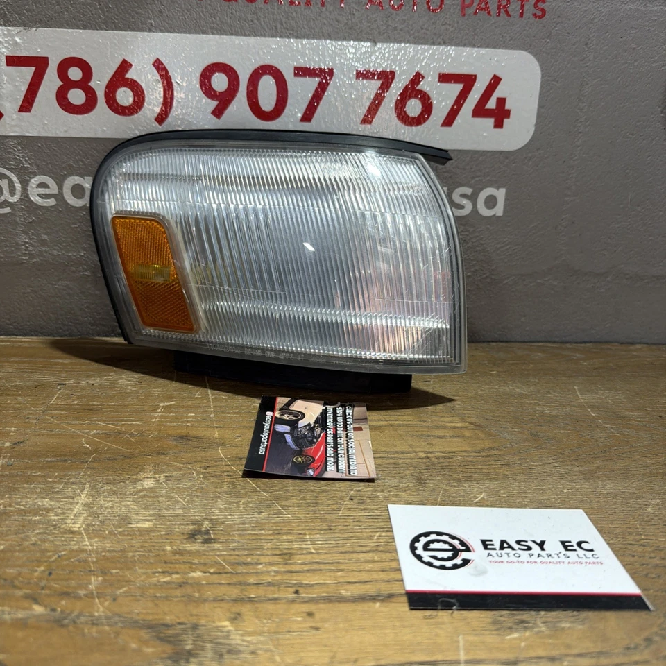 89-92 TOYOTA CRESSIDA LUZ ESQUINA CENTRAL LÁMPARA (COINCIDENCIA 22-188) PASAJERO DERECHO  Foto 2 de 4