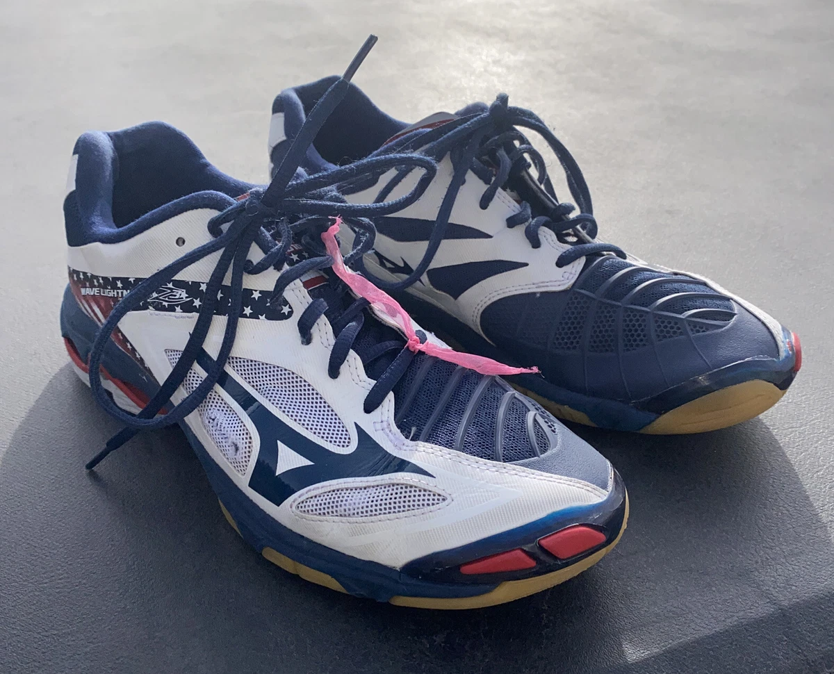 Mizuno Women's Wave Lightning 3 Volleyball Shoes, Size W10.5 B US