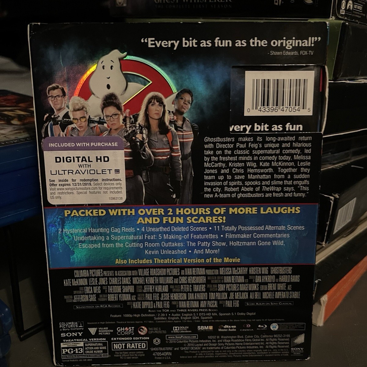 GhostBusters - Answer the Call - Chris Hemsworth , Kristen Wiig