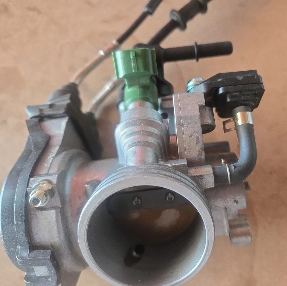 2014-2017 Yamaha YZ450F OEM Keihin Throttle Body Tube Fuel Injector Assembly - Image 2 of 4