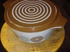 Vintage Pyrex 2.5 Quart White Brown Gray W Lid 25-c29