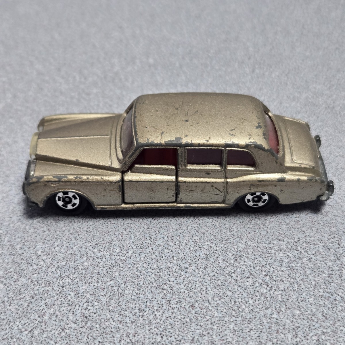 Vintage Tomica Rolls-Royce Phantom VI No. F6 Japan Opening Doors
