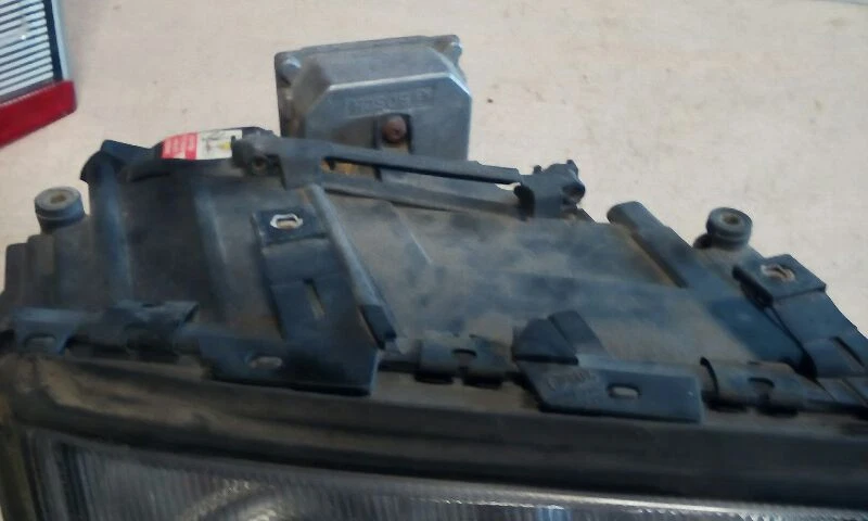 Ксеноновая фара для правостороннего пассажира подходит для 97–99 Audi A8 284527 - Изображение 4 из 4