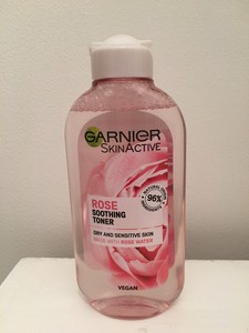 rose water garnier toner