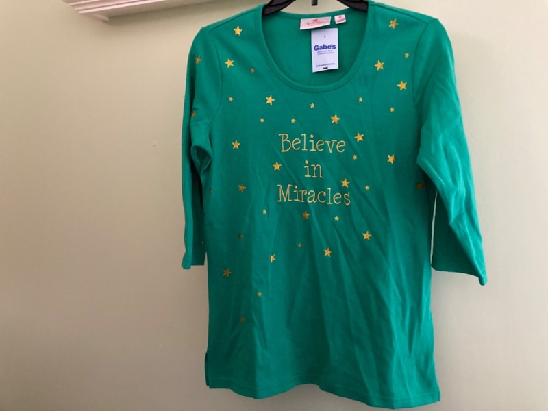 Ladies Top-size XS-Quacker Factory by Jeanne Bice brand-green w/sparkle-Pretty!
