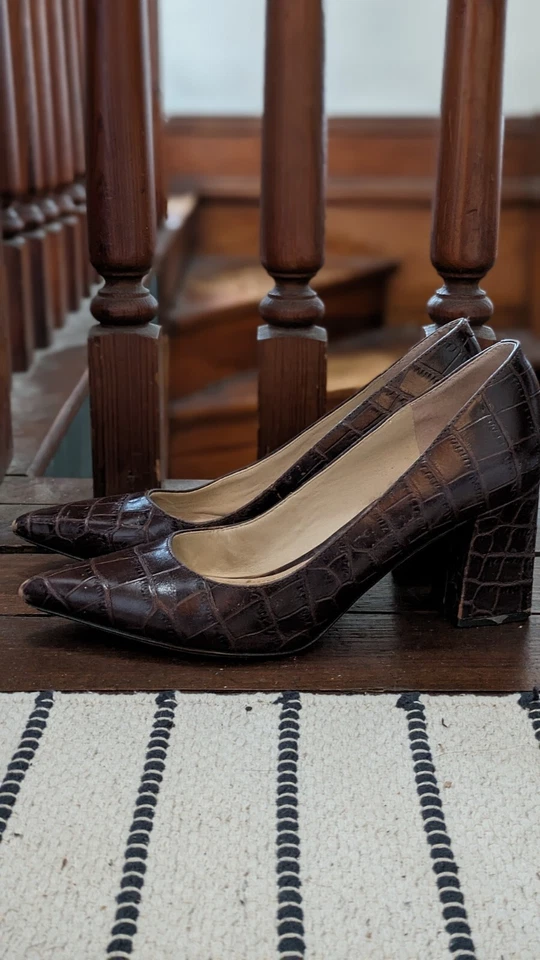 Zapatos de tacón Marc Fisher para mujer de cuero con estampado de cocodrilo punta marrón talla 7,5 Foto 4 de 4