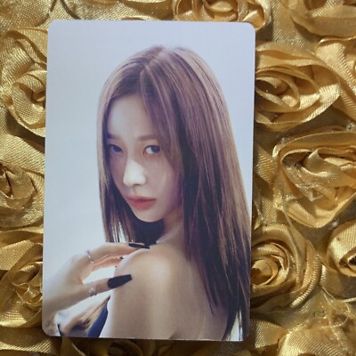 Giselle AESPA Future Whiplash Girl K-POP Photo Card Profile Love