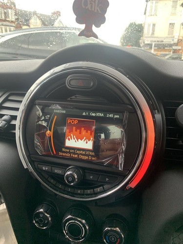 MINI (BMW) MINI Mk3 (F55/F56/F57) SERVICIO DE REEMPLAZO DE PANTALLA DE RADIO DISPLAY - Imagen 9 de 9