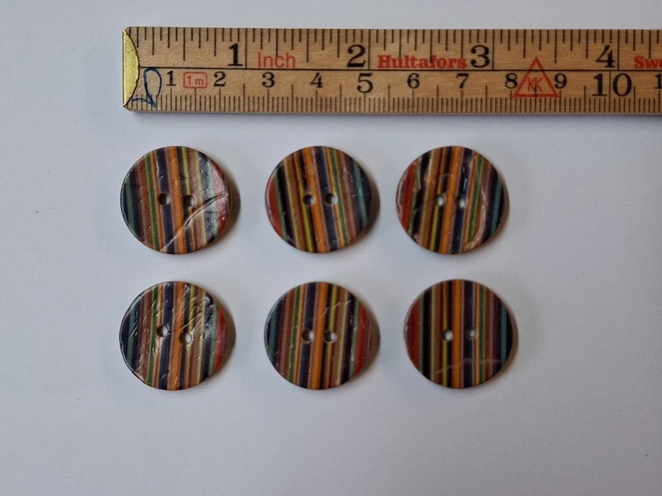 24mm Wooden Coconut Shell Round 2 Hole Buttons stipes x 6 - Image 3 of 4