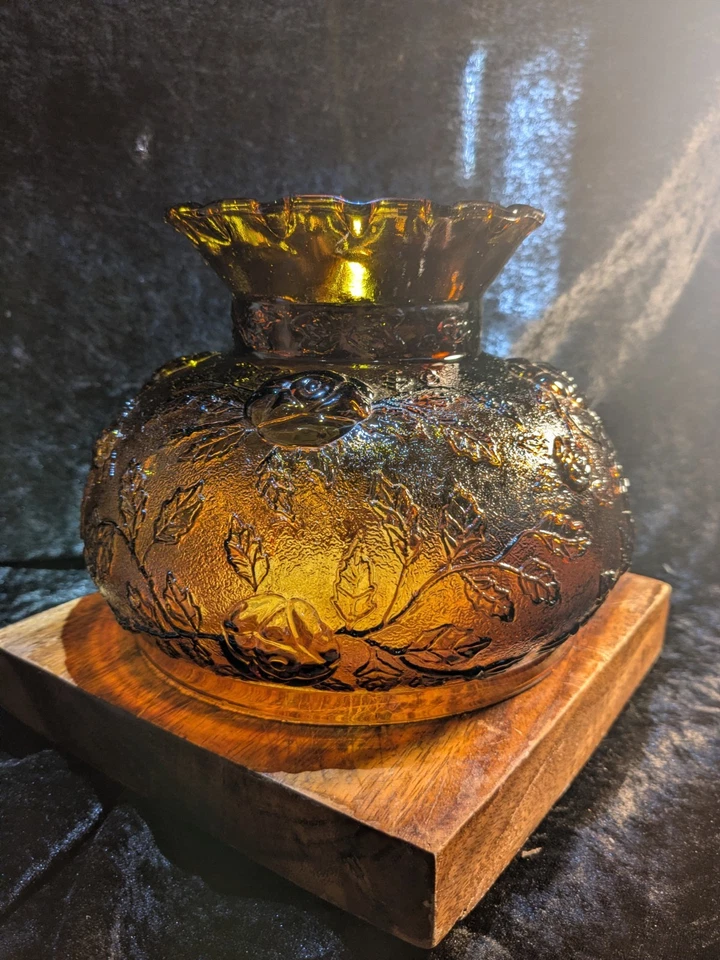 Vintage Amber Hurricane Lamp Shade 6¾in Tight Fit Will Fit 7in Ring Rose Pattern - Image 2 of 4