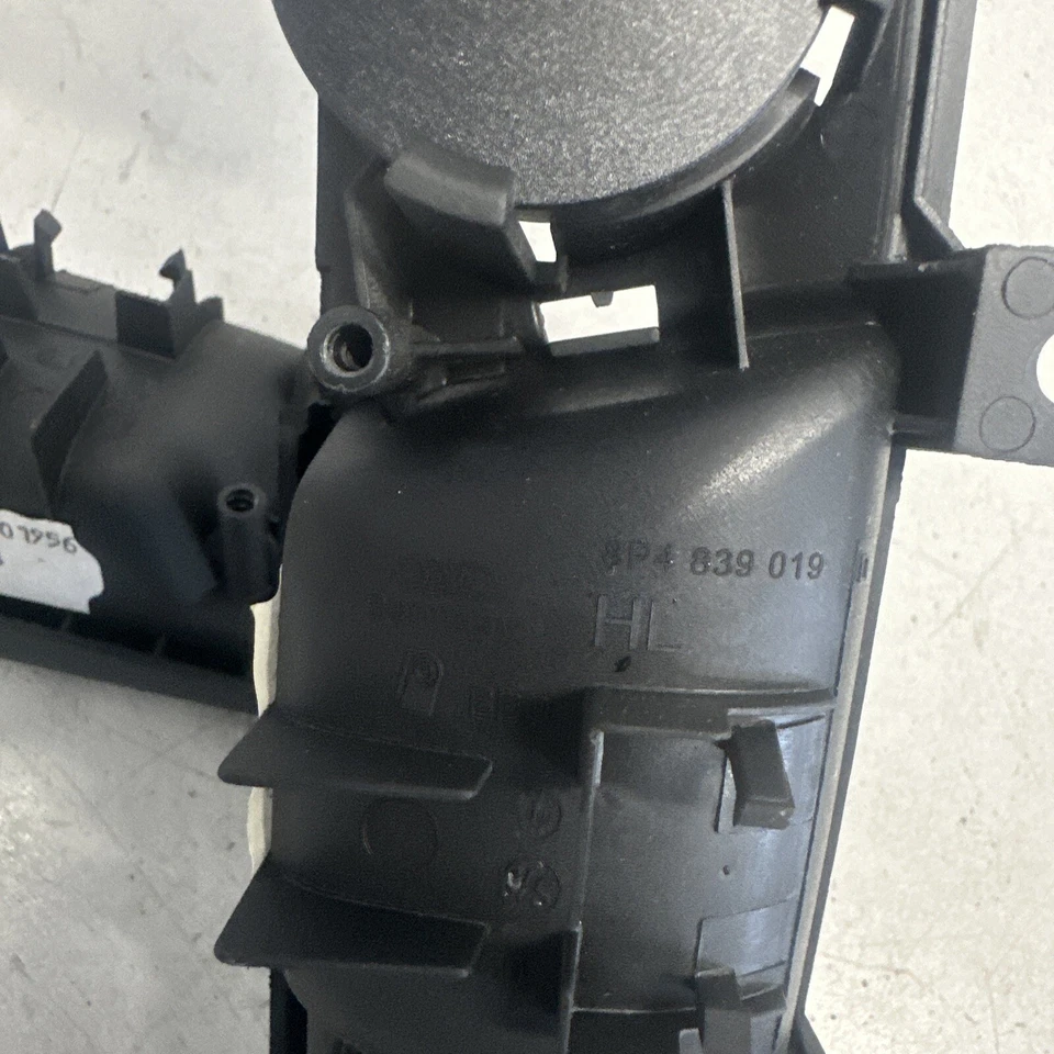 AUDI A3 2010 8P MANIJA DE PUERTA INTERIOR N/S DELANTERO TRASERO IZQUIERDO LADO CERCANO 8P4839019 Foto 4 de 4