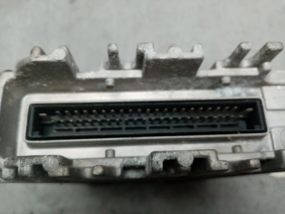 Volkswagen Golf 1992-1998 Engine ECU Bosch 0261 200 760   1H0 907 311 F — 第 3/3 张图片