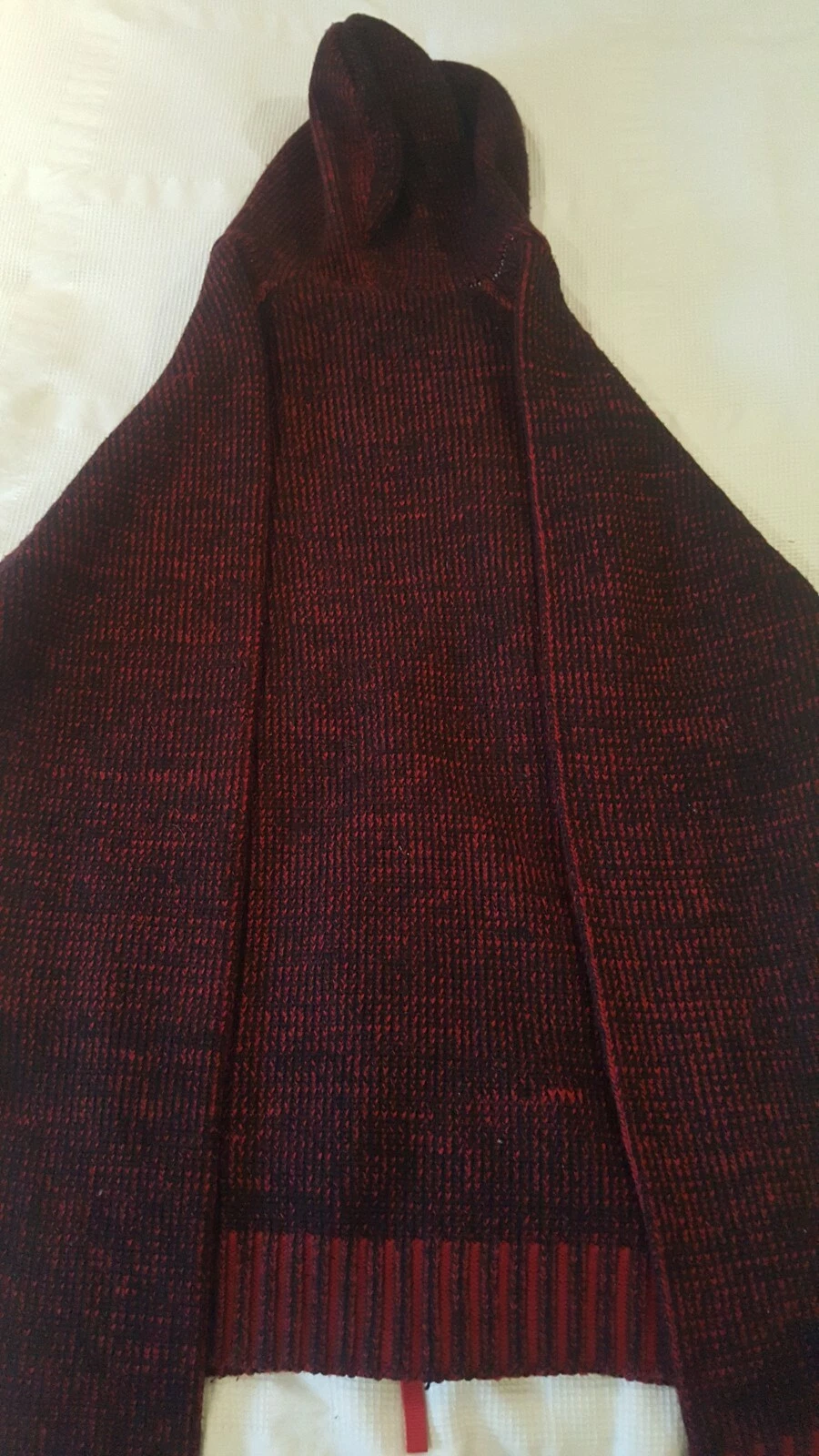 Cardigan Prada in maglia di lana cotone con cappuccio. Indossato solo una volta