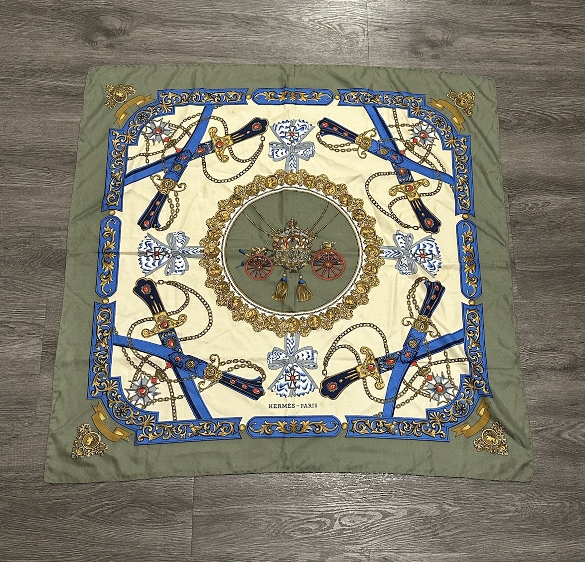 HERMES SCARF　100%SILK　MADE IN FRANC HERMES Paris vintage Rare scarf 100% Silk multi-coloured