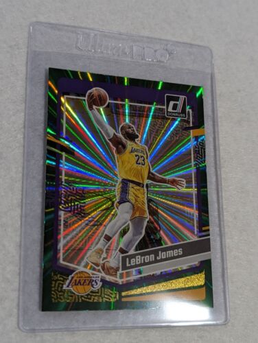 🏀2023-24 LeBron James Panini Donruss Green Laser Holo Parallel LA Lakers HOF - Afbeelding 1 van 13