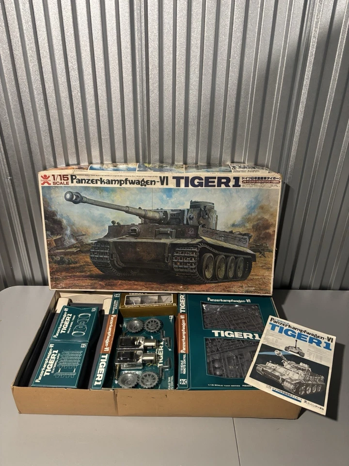 Bandai Motorized Panzerkampfwagen-VI German Tiger Kit 44202 Tank Remote Control - Image 2 of 4