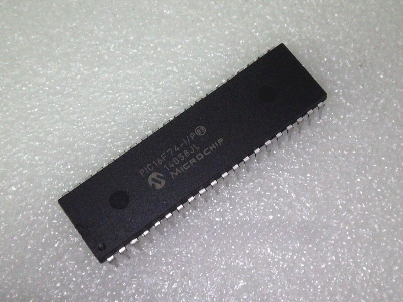 10Pcs Pic16F74-I/P Dip-40